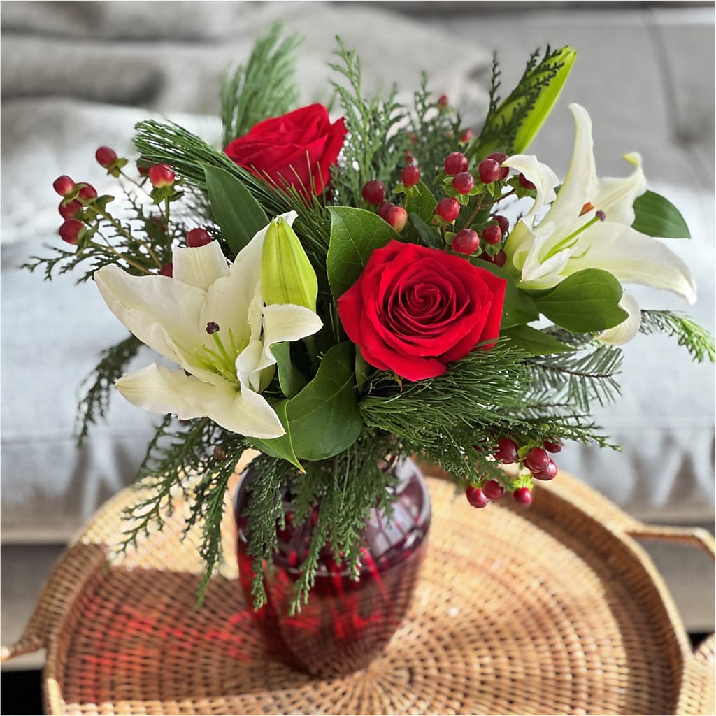 Evergreen Delight Bouquet –  Lupita Flowers, Novato CA